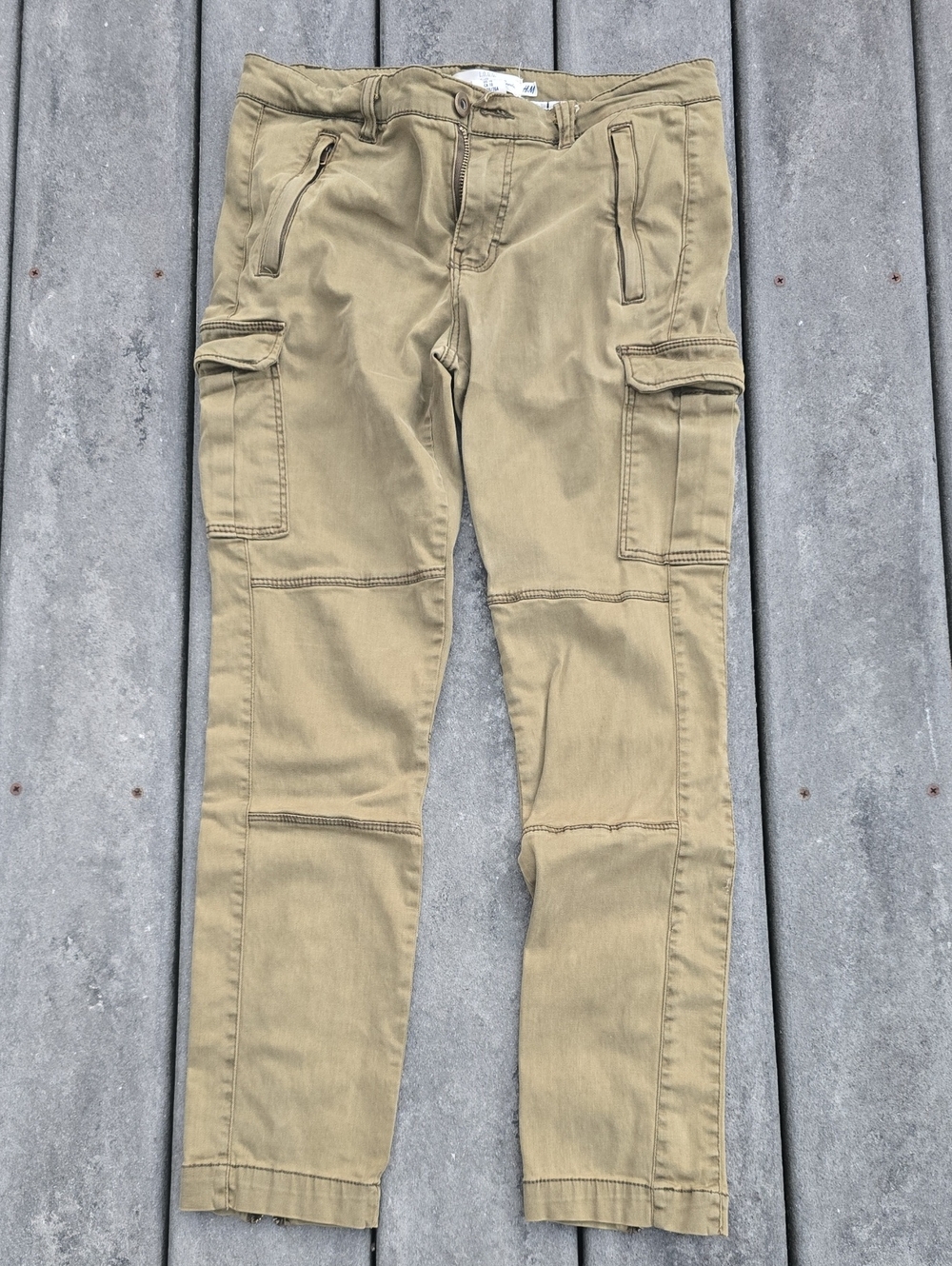 H&M Military Green Cargo Pants With Side Pockets And Functional Zippers On Legs